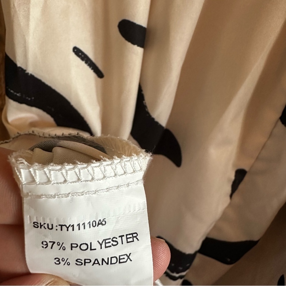 🌟3/$20🌟 Graphic black and cream Print Off Shoulder Layered Sleeve Dres - Picture 8 of 9